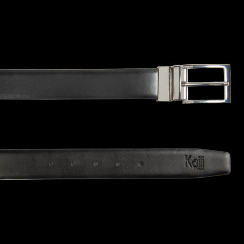 Cintura Uomo Doubleface in Vera Pelle, Liscia e Scamosciata. Colore Nero / Grigio. Dimensioni: cm 125 x 3,5 x 0,5 (giro vita cm 110). Confezione: Gift Box rigido fondo/coperchio