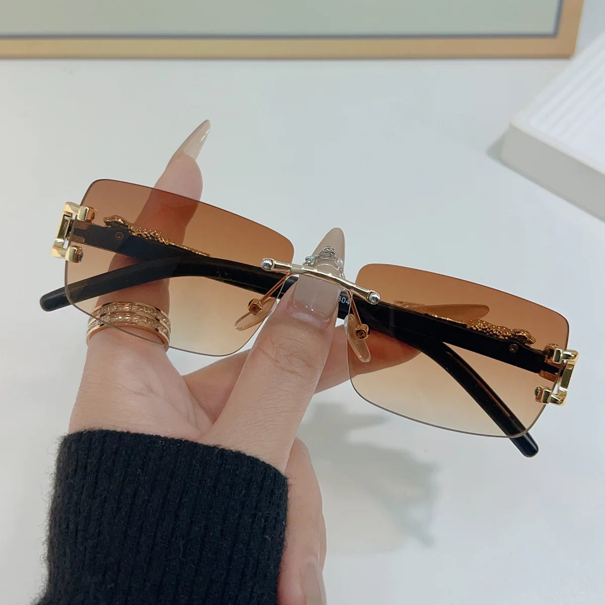 1 Pc Fashionable Women Men Sunglasses Frameless Rectangular Personalized Sunglasses for Daily Life Vintage Sun Glasses For male