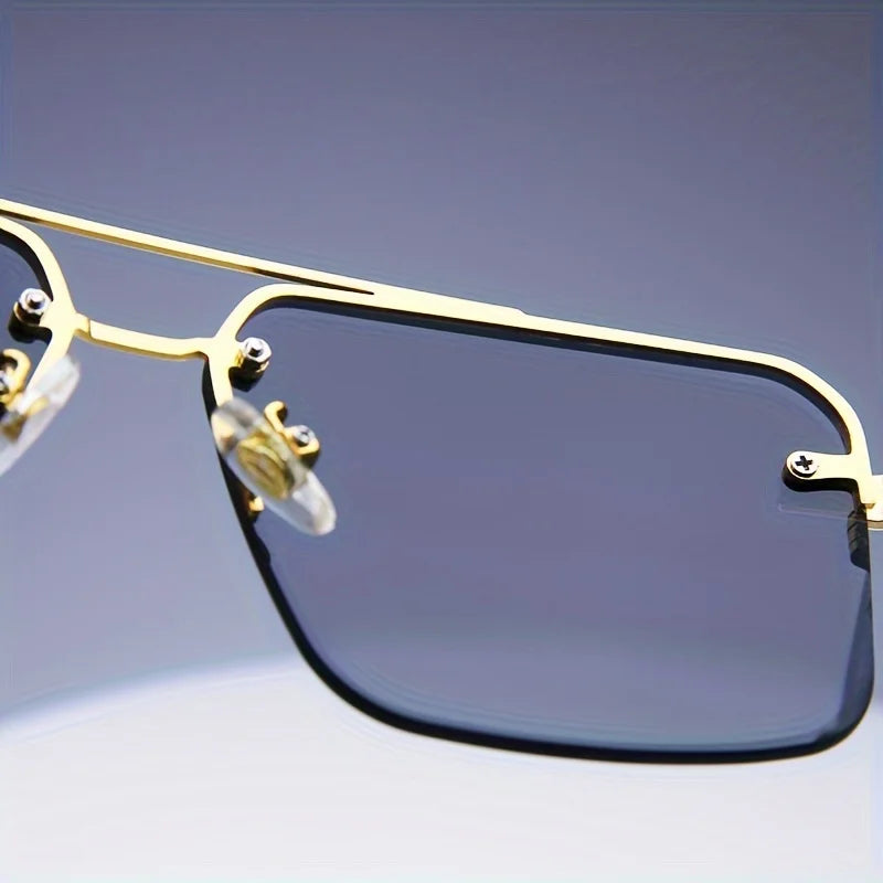 Occhiali da sole alla moda per uomo .