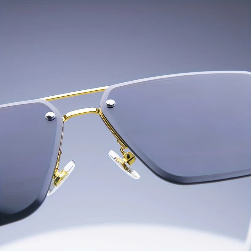 Occhiali da sole alla moda per uomo .