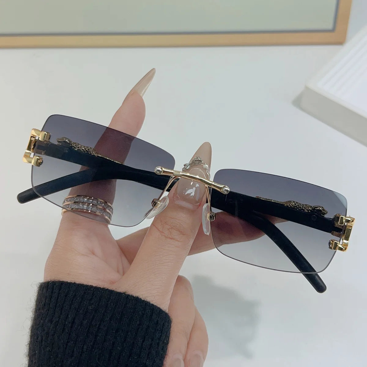 1 Pc Fashionable Women Men Sunglasses Frameless Rectangular Personalized Sunglasses for Daily Life Vintage Sun Glasses For male