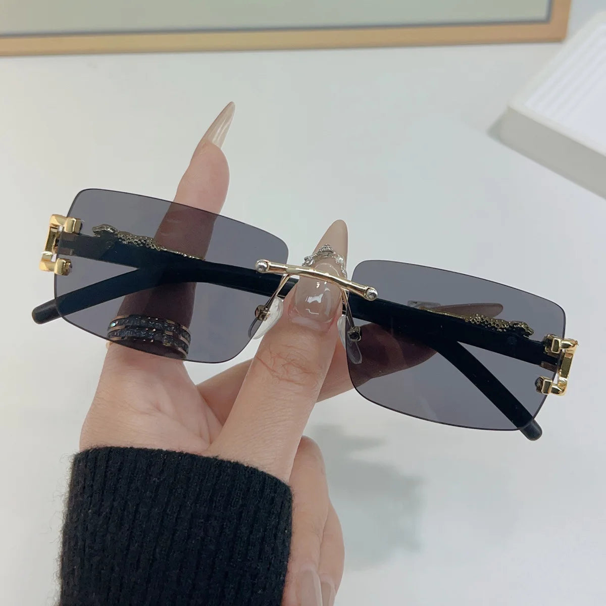 1 Pc Fashionable Women Men Sunglasses Frameless Rectangular Personalized Sunglasses for Daily Life Vintage Sun Glasses For male